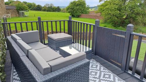 Stylish Coastal Cottage with Hot Tub and Garden Sleeps 8