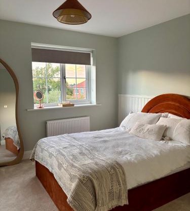Stylish double room females and couples only