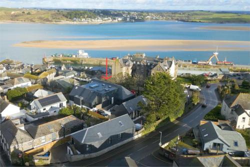 Stylish estuary view apartment