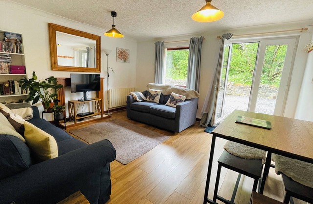 Stylish Garden Flat Near Loch Ness