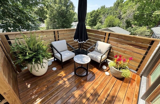 Stylish Golden Valley Getaway – Airy Treehouse Feel, Modern Comfort - 2 Bedroom