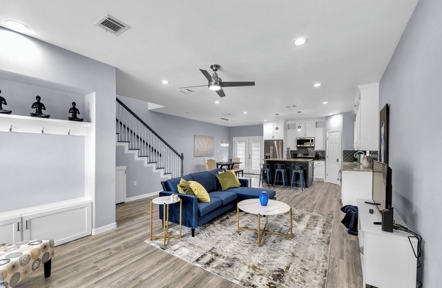 Stylish Home 10 minutes from Downtown