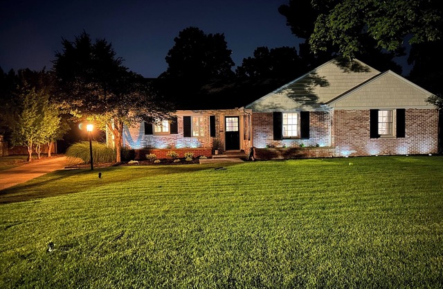 Stylish Home Less than a Mile from Notre Dame! Perfect for Entertaining!