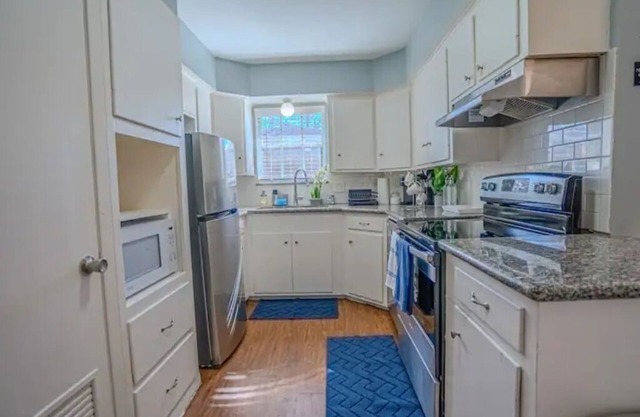 Stylish Living in Houston 2Bdrm/2Bath Sleeps 8