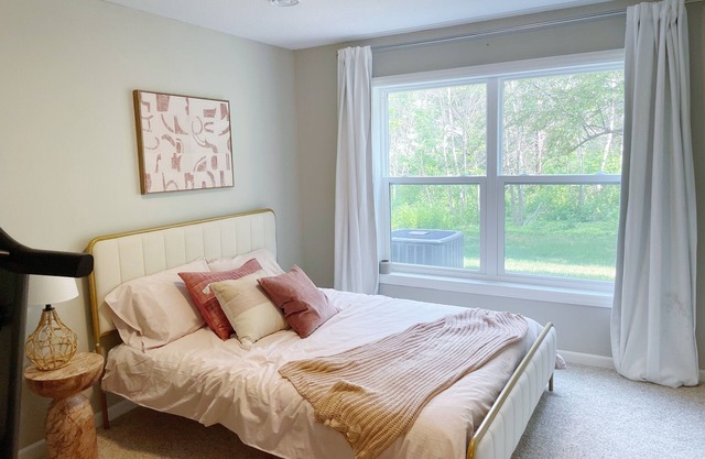 Stylish, Lux, Newly Renovated Private Entire Level w/ outdoor space