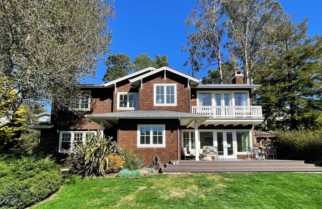 Stylish luxury home with private hot tub, fire pit - dramatic mountain views