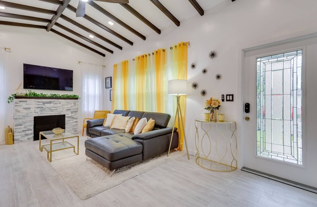 Stylish Miami Home: 2 Mi to Intracoastal Waterway!