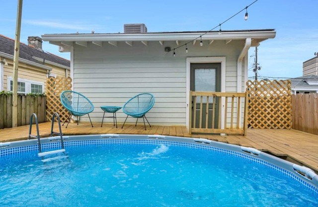 This house is a 3 bedroom(s), 2 bathrooms, located in New Orleans, LA.