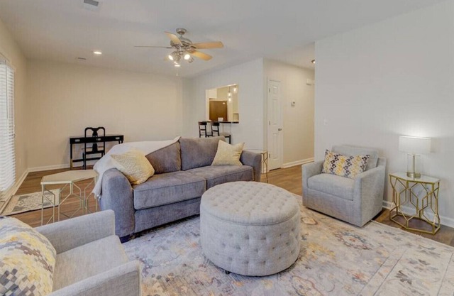 ✰ Stylish Renovated 1 BR ✰ Blocks from Lex Medical