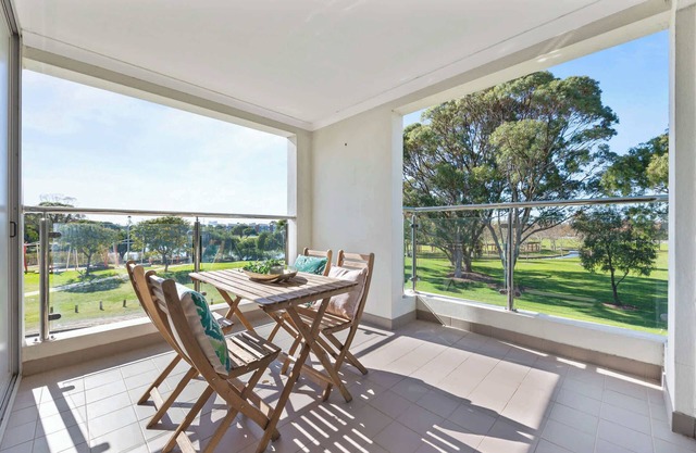 Stylish Corporate Stay with Wi-Fi & Parking