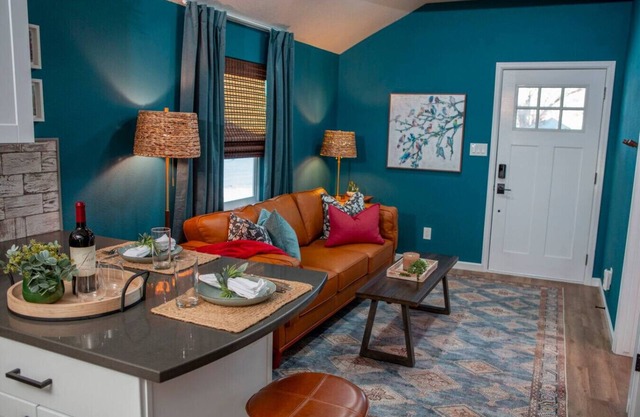 Stylish & Romantic with Hot Tub