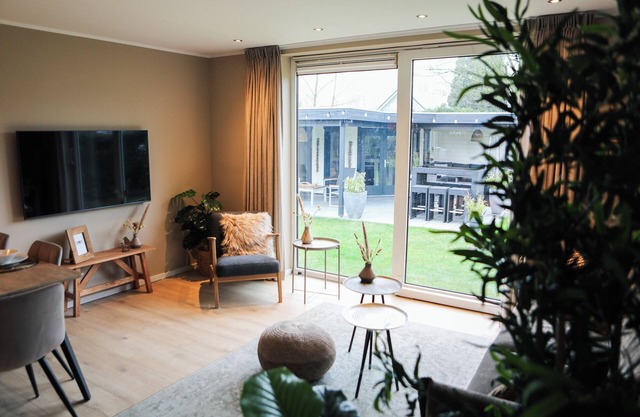 Stylishly furnished bungalow in Baarland