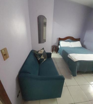 Suíte em casa compartilhada a poucos metros da praia