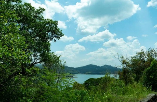 Subashri Villa Triple Room