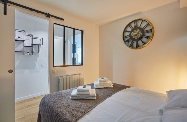 Sublime 3 Bedroom Flat Batignolle Montmartre