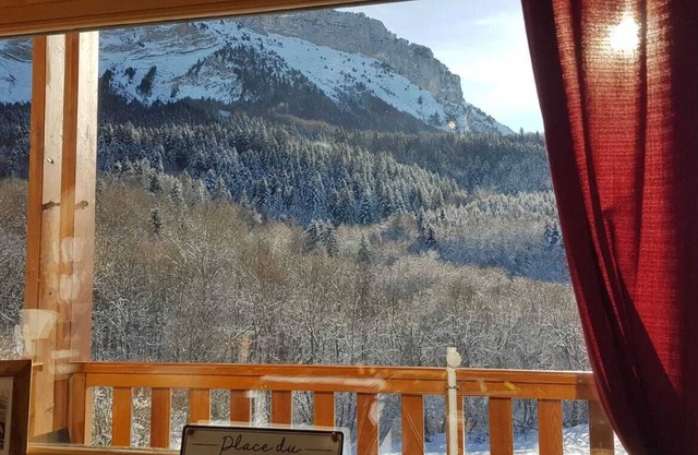 Sublime mountain chalet-style apartment