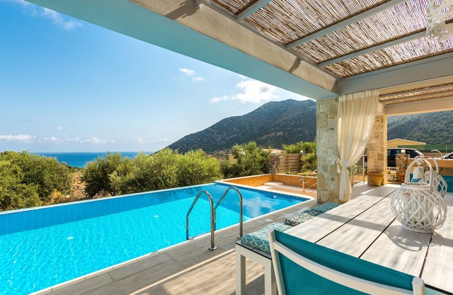 Villa Sugar! ¡Villa premium, instalaciones de resort 5 *, jacuzzi y maravillosas vistas al mar!