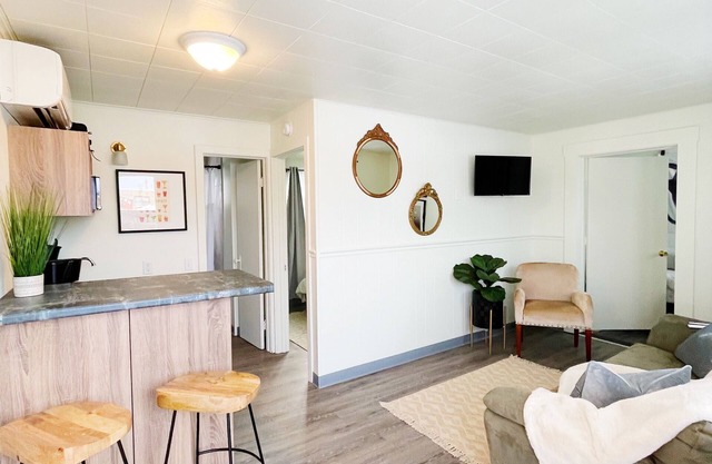 Suite 102 | 2 Bedroom / 2 Bath + Living & Kitchen