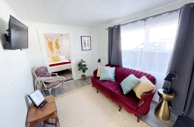 Suite 106 | 2 Bed / 2 Bath + Living & Kitchen