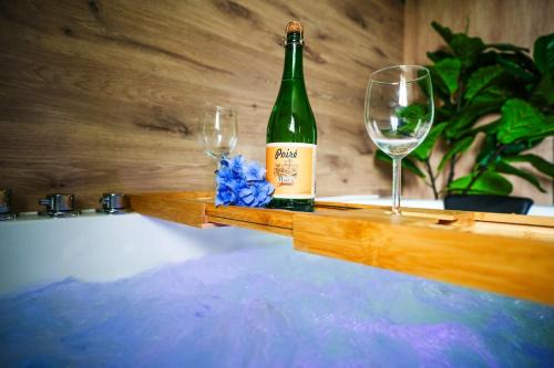 Suite romantique et Cosy - Bretagne - Balnéo privée, fléchettes, Billard et vidéoprojecteur