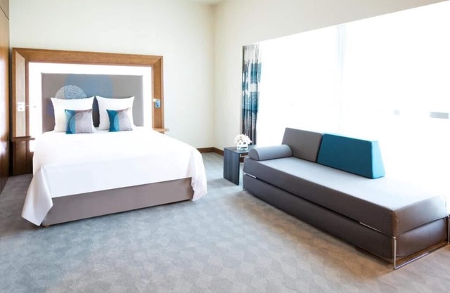 Suite Room Near Workshop Cafe By Luxury Bookings