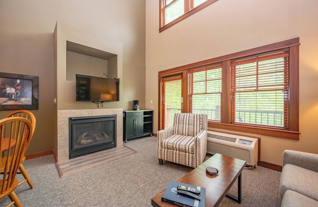 Suites at Silver Tree: B206 One Bedroom & Loft Lake View