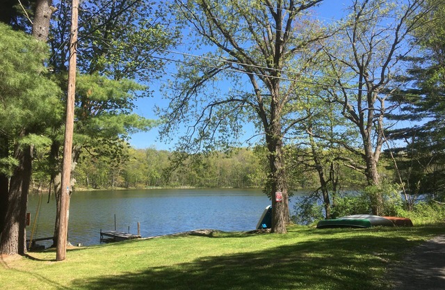 Summer Rental -3-bedroom cottage in Ancramdale. Private swimming lake with beach