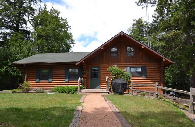 Summer Special!!! 20% discount on week stay!!! Log Home on Cisco Chain of Lakes