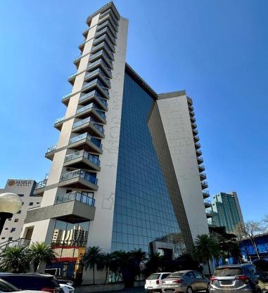 Summit Flat, ótima localização, limpeza diária, academia e piscina