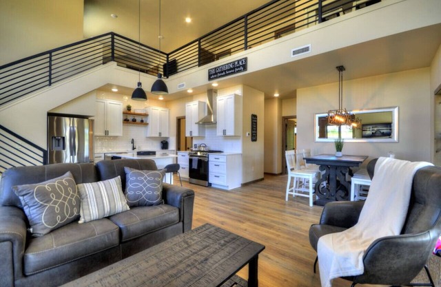 Spacious Retreat w/Rooftop Patio