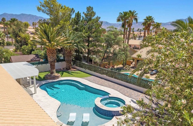 Sun and Shade Oasis by J and Amy BL 991449