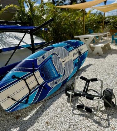 Sun-Drenched 1BR Apt - 5min walk to Beach