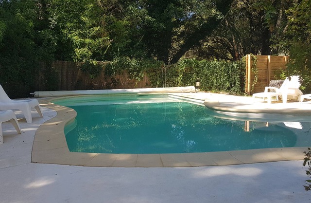 sol, calma y la relajación le esperan en este remanso de paz en un entorno verde