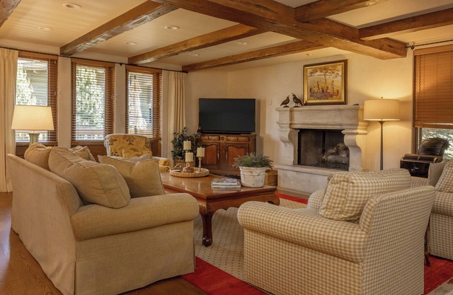 Sun Valley retreat at Lodge II Condos with garage and Resort Amenities