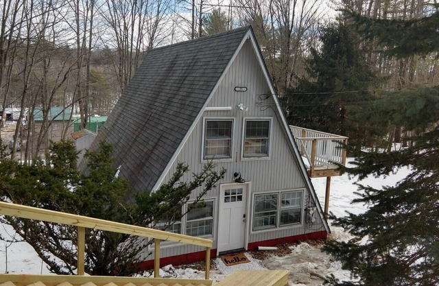 Sunapee A Frame near harbor & Mt Sunapee