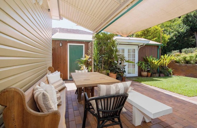 Sunfields Garden Hideaway between Beaches and CBD