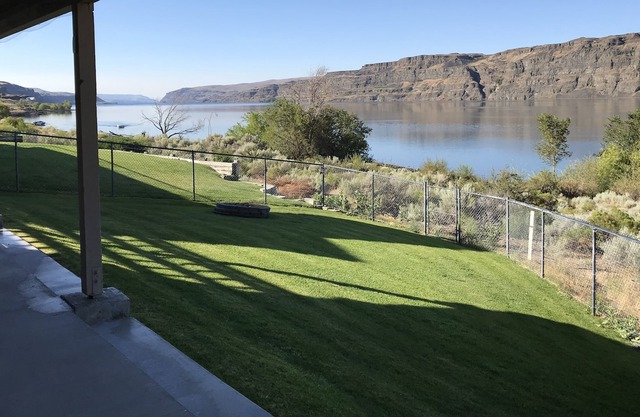 Gorge Waterfront Home 2 habitaciones 1 baño con estacionamiento para casas rodantes