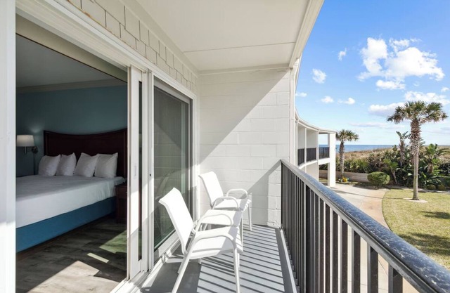 Sunlit Ocean View Suite, Ideal for Relaxing Family Getaways with Outdoor Pool