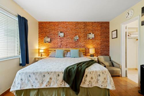 Sunny 1BR Hollywood Retreat – Pet Friendly