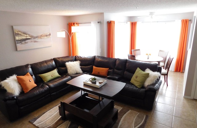 Sunny 2 bedrooms, 2 bathrooms Kissimmee condo!