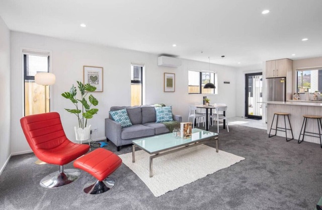 Sunny 2 BR Oasis in Trentham