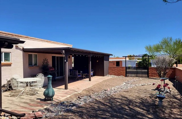 Nice 2-bedroom house with AC and GVR in Green Valley