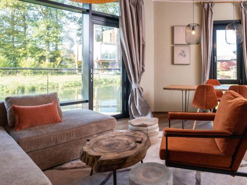 Sunny Bungalow with Pools