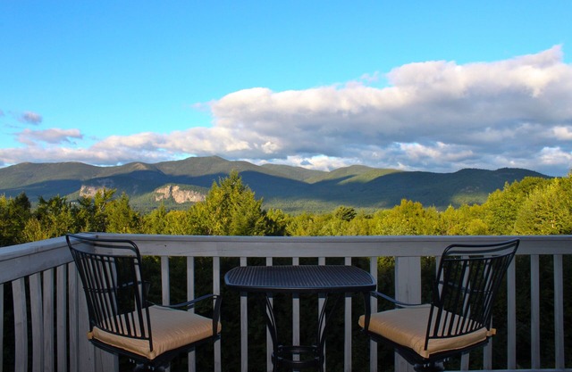 Sunny Condo w / Tiendas Outlet, expansivo Montaña, Valle Cerca de zona de North Conway