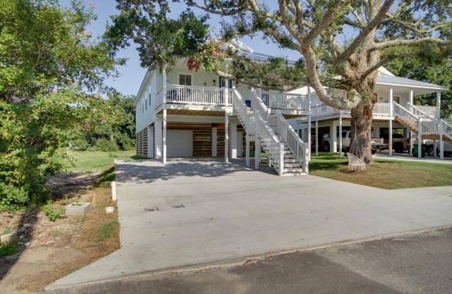 Sunny Gulfport Vacation Rental Walk to Beaches!