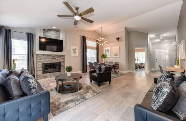 La casa soleada cerca del centro de la ciudad vieja Aeropuerto Patio Barbacoa Zoológico comercial