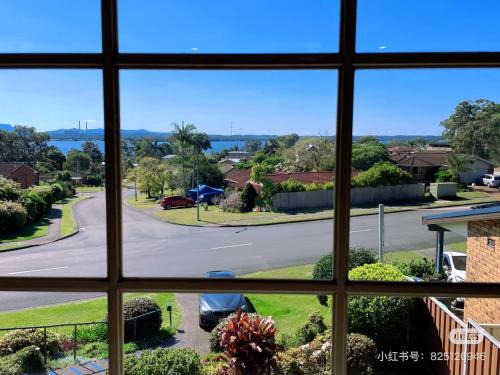 Sunny Lake View House - Perfect for Family & Friends