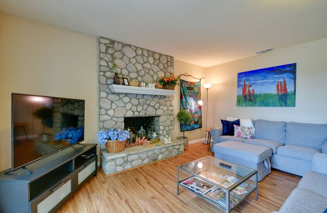 Sunny Lakefront Family Paradise w/ Deck & 2 Kayaks