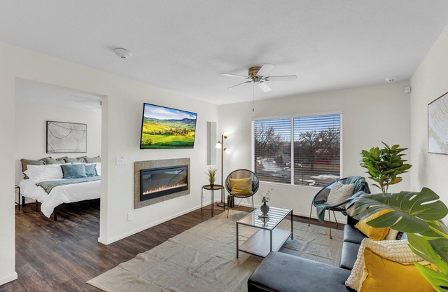 Sunny Loft Free Parking WiFi Open Concept Peaceful in Overland Park w/ Workspace