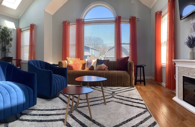 Sunny Modern Huge 3 bed 2 bath, 15 mins to downton NYC